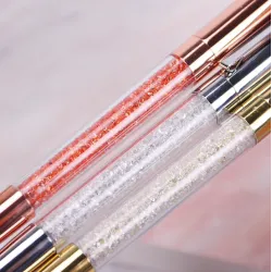 Stylo à bille avec des cristaux de diamant