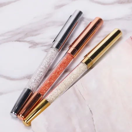 Stylo à bille avec des cristaux de diamant