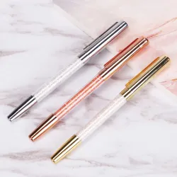 Stylo à bille avec des cristaux de diamant