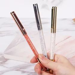 Stylo à bille avec des cristaux de diamant