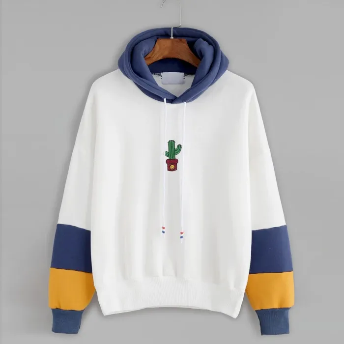 Sweter z kapturem i nadrukiem kaktusaBluzy & Swetry