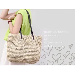 Große Strandtasche aus Stroh