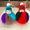 Boneca de bebê dormindo - chaveiro com pompom de pele