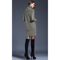 Lange Strickpullover mit Schildkrötenhals - Winterkleid