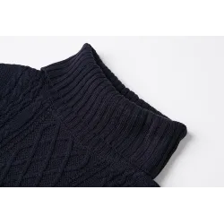 Lång stickad tröja med turtleneck - vinterklänning