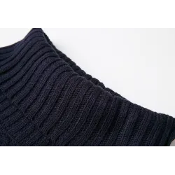 Lång stickad tröja med turtleneck - vinterklänning