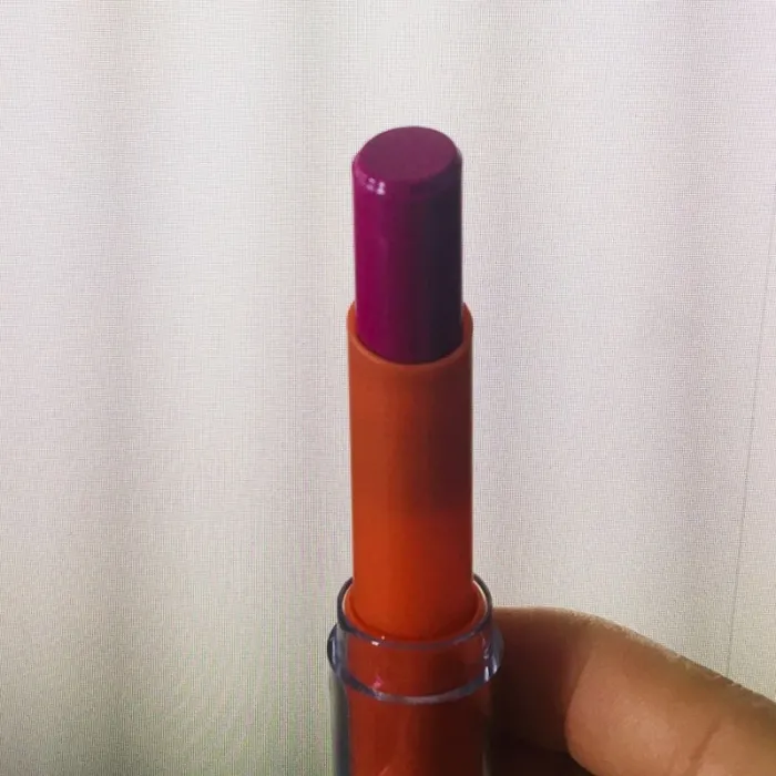 Rossetto fluorescente - luminoso nel buio
