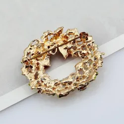 Christmas mistletoe wreath, tunnetuin esittäjä brooch