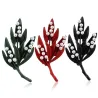 Weihnachtsblatt mit Perlen - Brosche