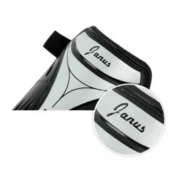 Jalkapallo paistaa nilkansuojalla
