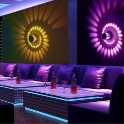 Lumière murale LED avec trou en spirale - RGB - télécommande