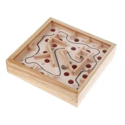 Maze spel med boll - trä pedagogisk leksak