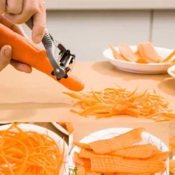 Multifunktionell 360 graders roterande köksredskap - peeler för grönsaker och frukter - grater - slicer