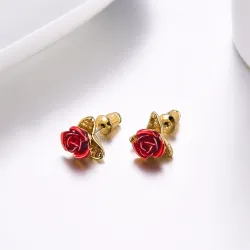 Boucles d'oreilles en or avec rose rouge