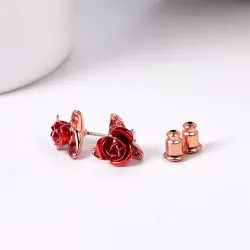 Gold stud earrings with red roseOorbellen