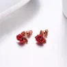 Gold stud earrings with red roseOorbellen