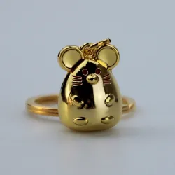 Metal keychain with a mouse