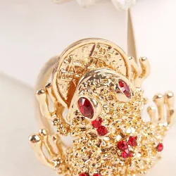 Crystal lucky frog with coin - keychain