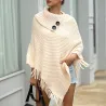 Strickpullover mit Quasten - Poncho mit Knöpfen - Schal
