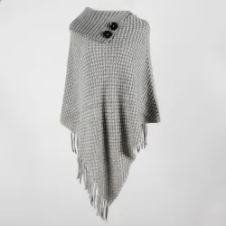 Sweter z dzianiny z frędzlami - ponczo z guzikami - szalBluzy & Swetry