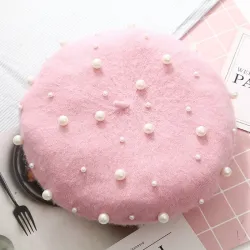 Elegant ullbröd med pärlor - hatt