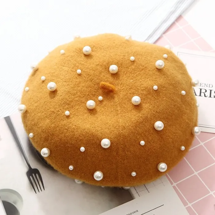 Elegant wool beret with pearls - hat