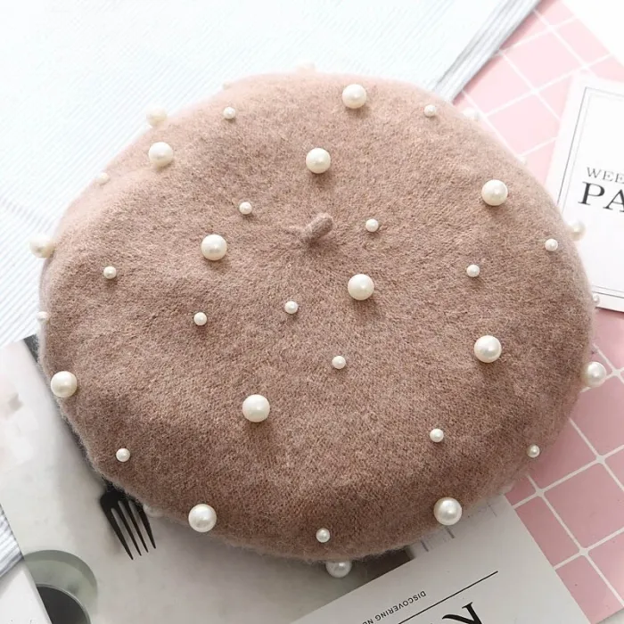 Elegant ullbröd med pärlor - hatt