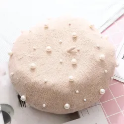 Elegant ullbröd med pärlor - hatt