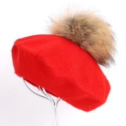 Elegant beret med päls pom-pom