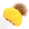 Elegant beret med päls pom-pom