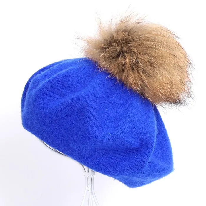 Elegant beret med päls pom-pom