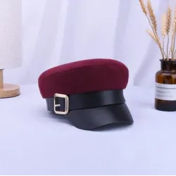 Tampa de moda com visor de couro e cinto