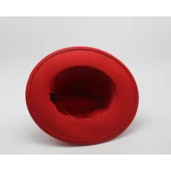 Chapéu elegante com uma borda & rebites