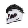 Capelli in stile punk per moto e caschi da sci