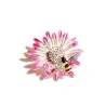 BrochesAbeja de cristal y margarita - un elegante broche