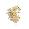 Crystal Daisy - una spilla elegante