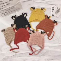 Vinterhatt med små renar horn & öron - stickad hatt för barn