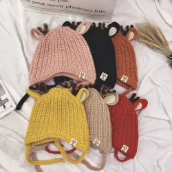 Vinterhatt med små renar horn & öron - stickad hatt för barn