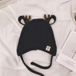 Vinterhatt med små renar horn & öron - stickad hatt för barn