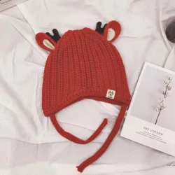 Vinterhatt med små renar horn & öron - stickad hatt för barn
