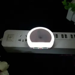 Dual USB port lataus LED-yön valo - valon sensori